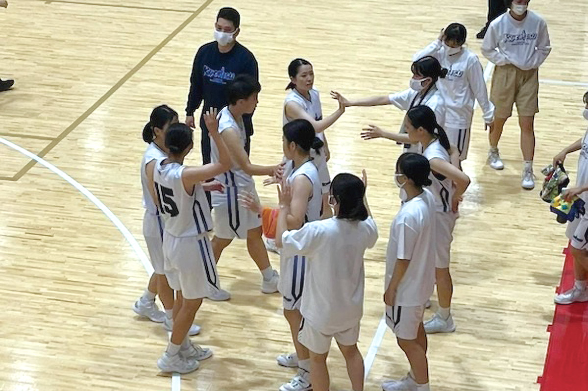 写真：女子バスケットボール部