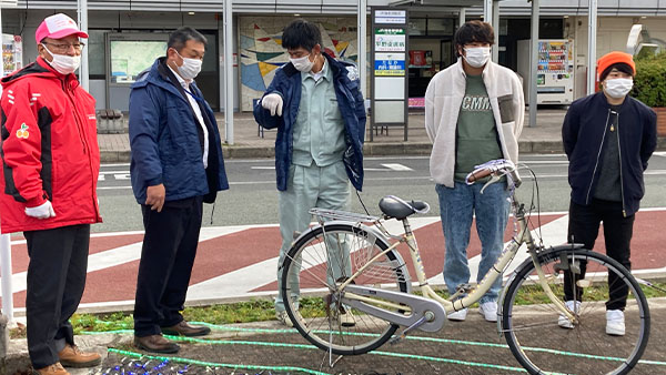 海老津駅前にイルミネーションの設置